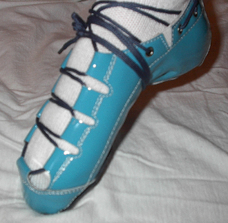 Karina’s light blue shoe