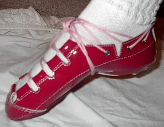 Helga’s red shoe